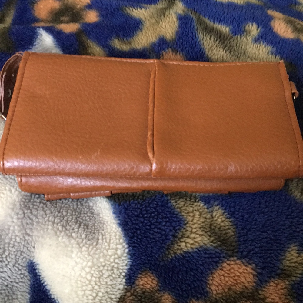A brown wallet - Picture 2 of 3